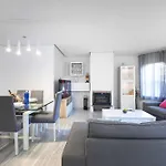 2033 Modern 3 Bed Large Terrace With Sun Loungers