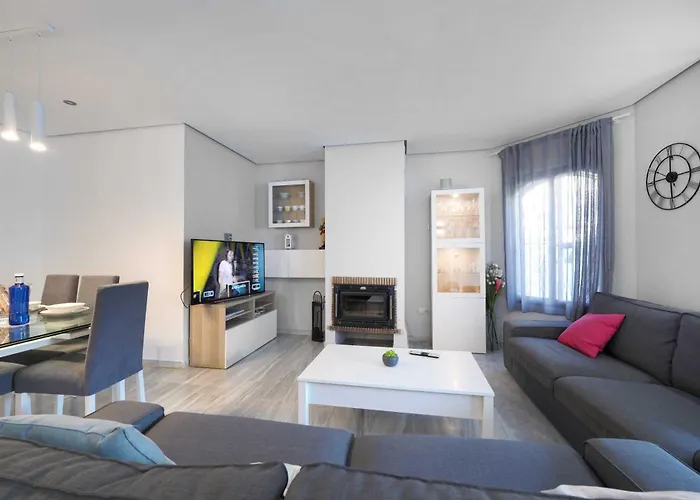 2033 Modern 3 Bed Large Terrace With Sun Loungers