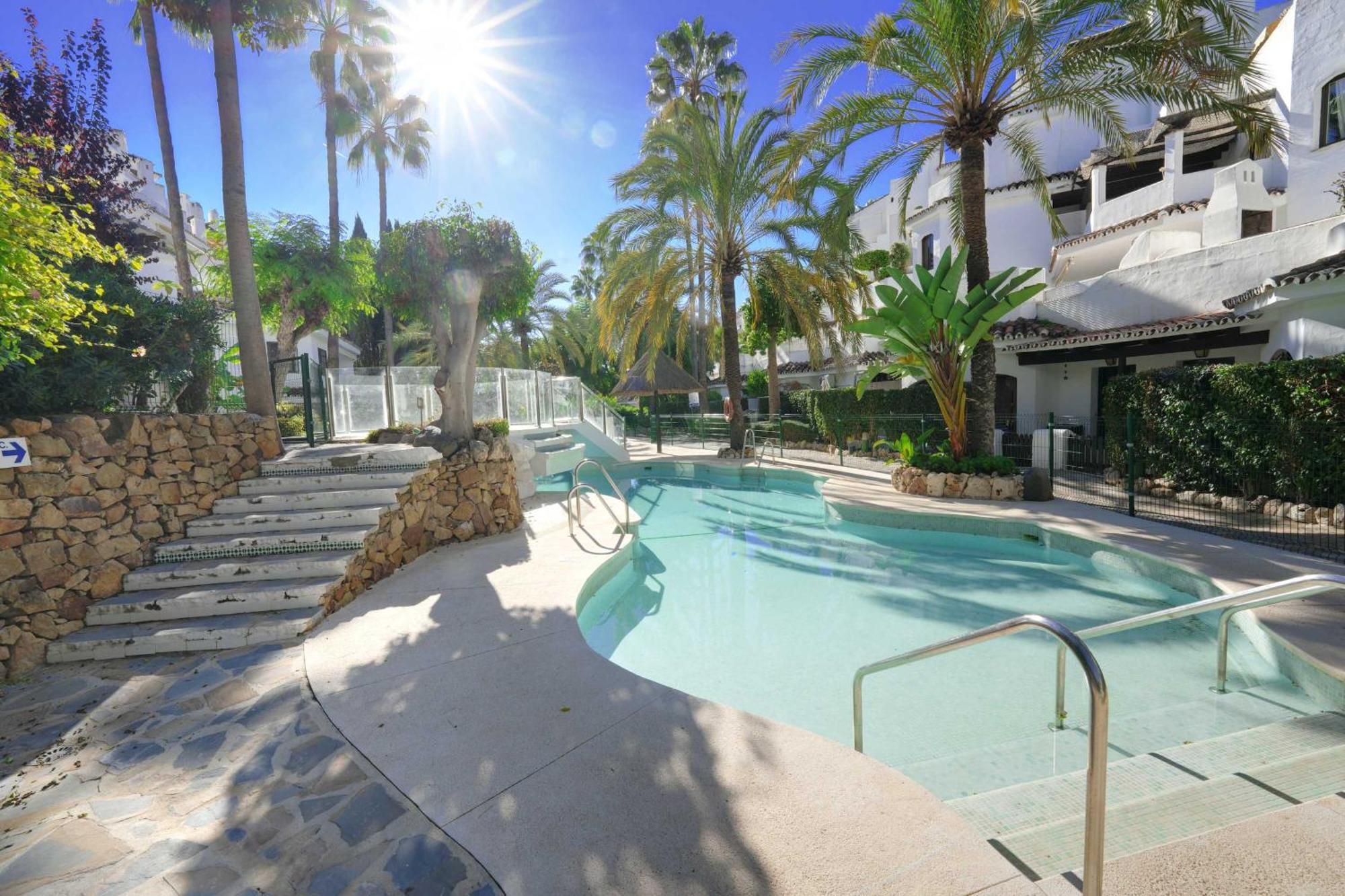 2033 Modern 3 Bed Large Terrace With Sun Loungers * Marbella
