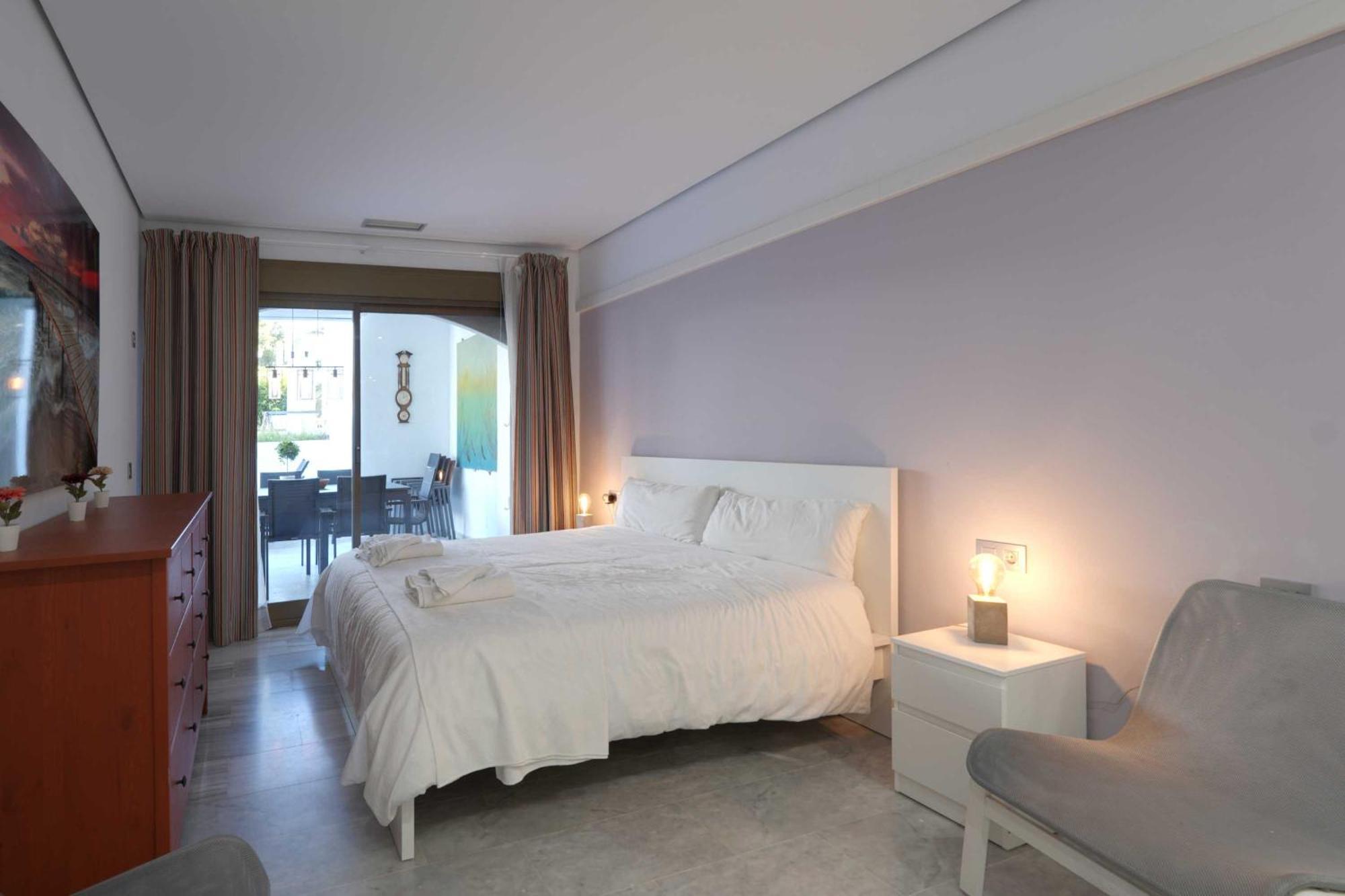 2033 Modern 3 Bed Large Terrace With Sun Loungers Marbella