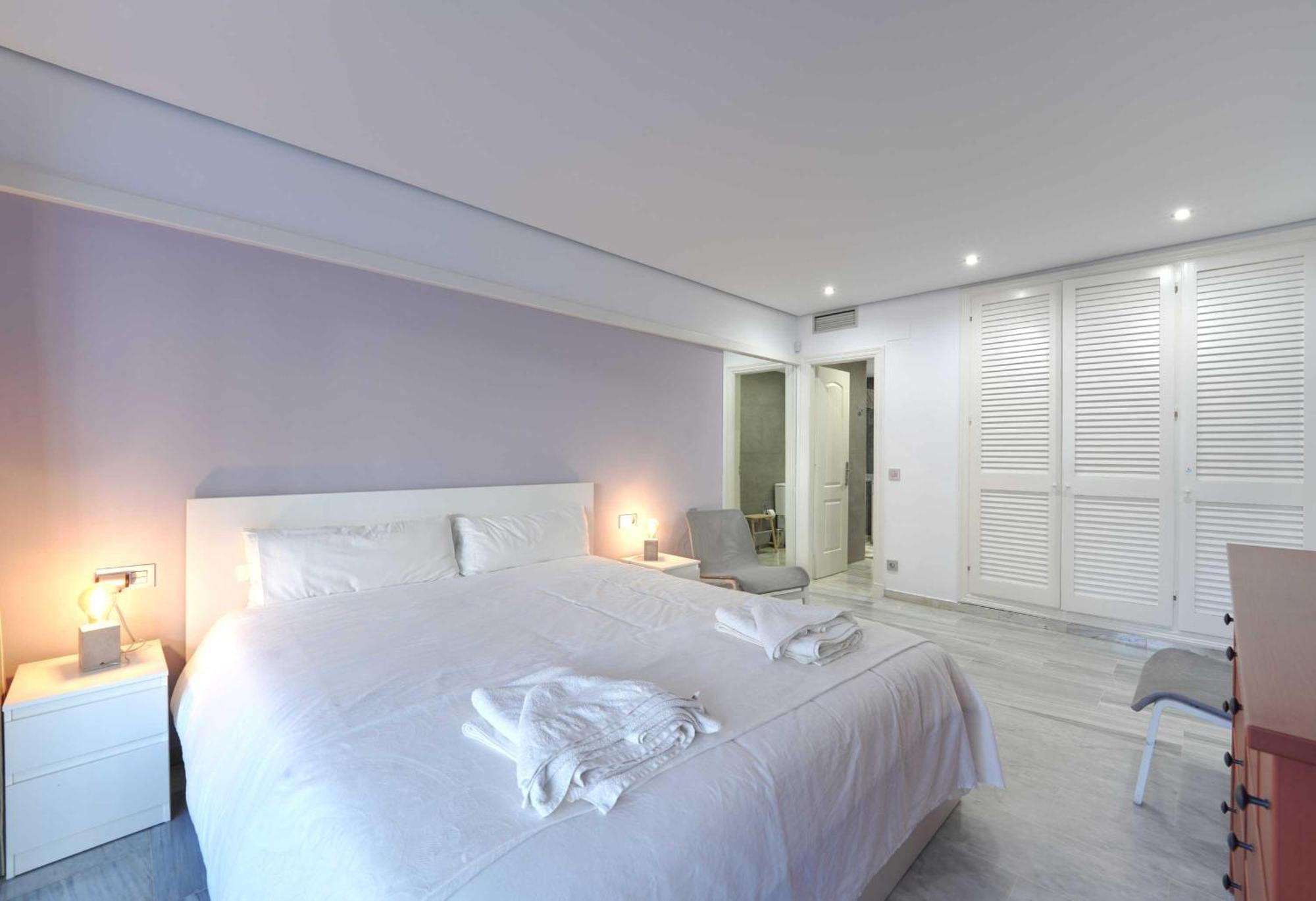 2033 Modern 3 Bed Large Terrace With Sun Loungers Apartment