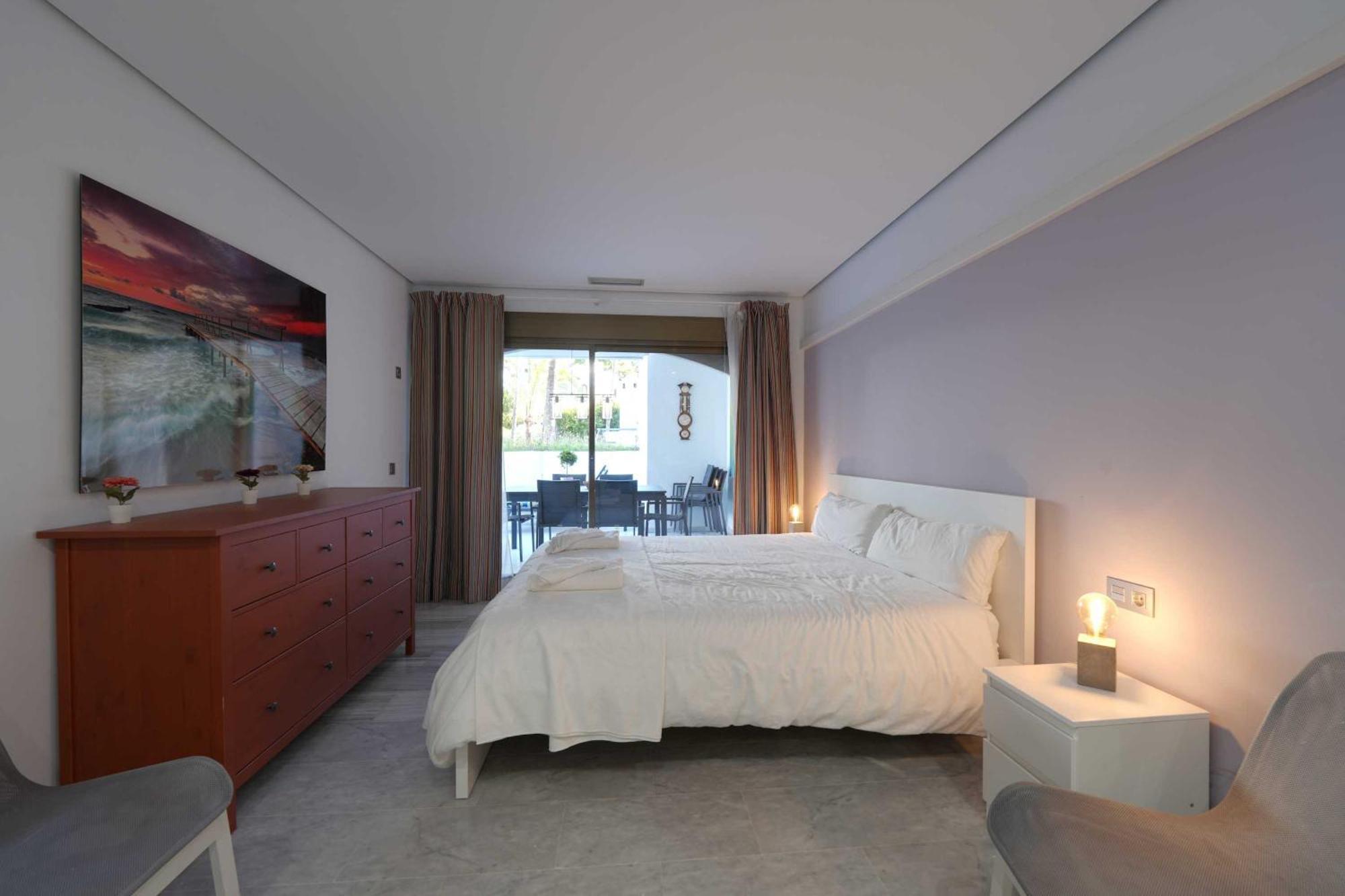2033 Modern 3 Bed Large Terrace With Sun Loungers Apartment *