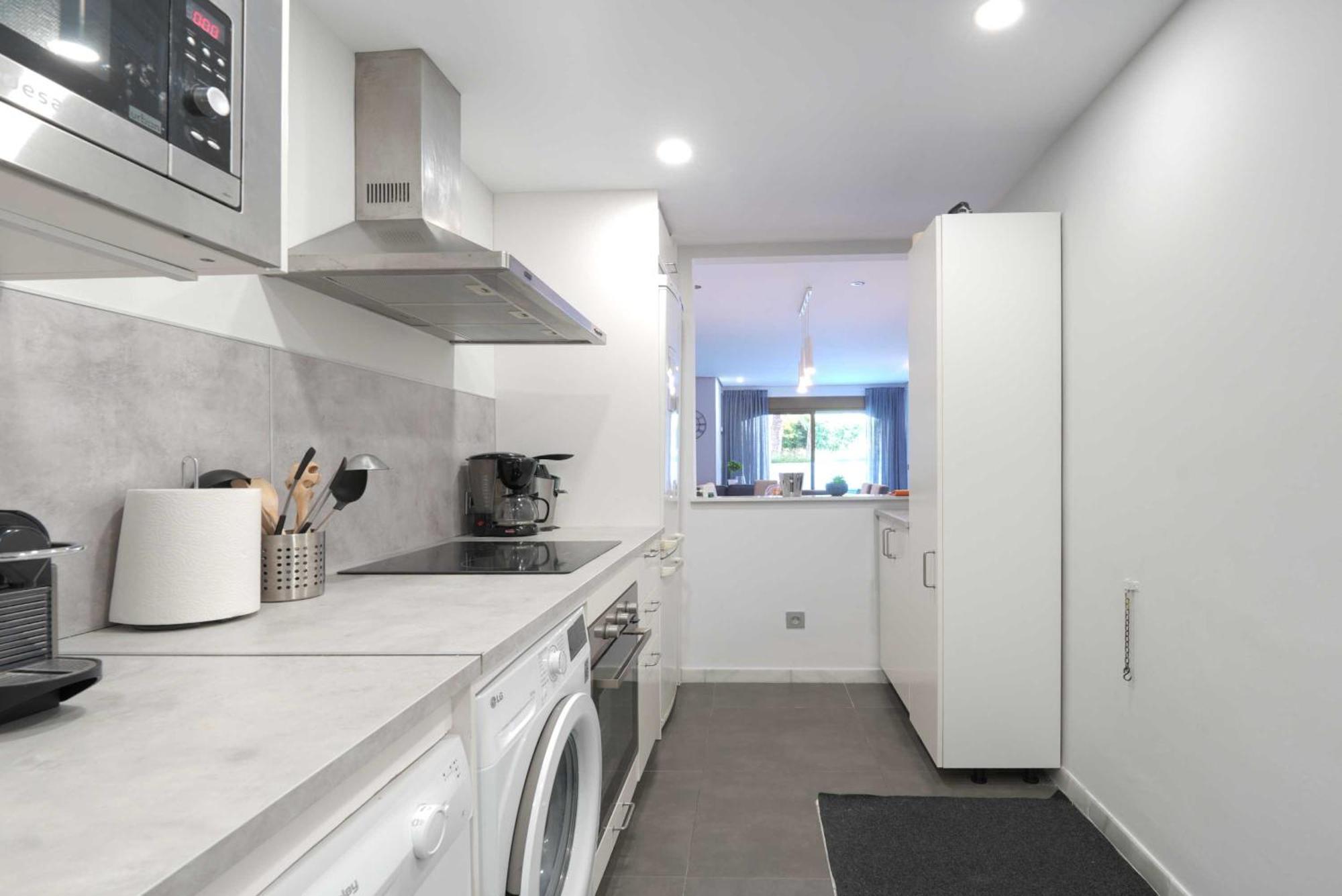2033 Modern 3 Bed Large Terrace With Sun Loungers