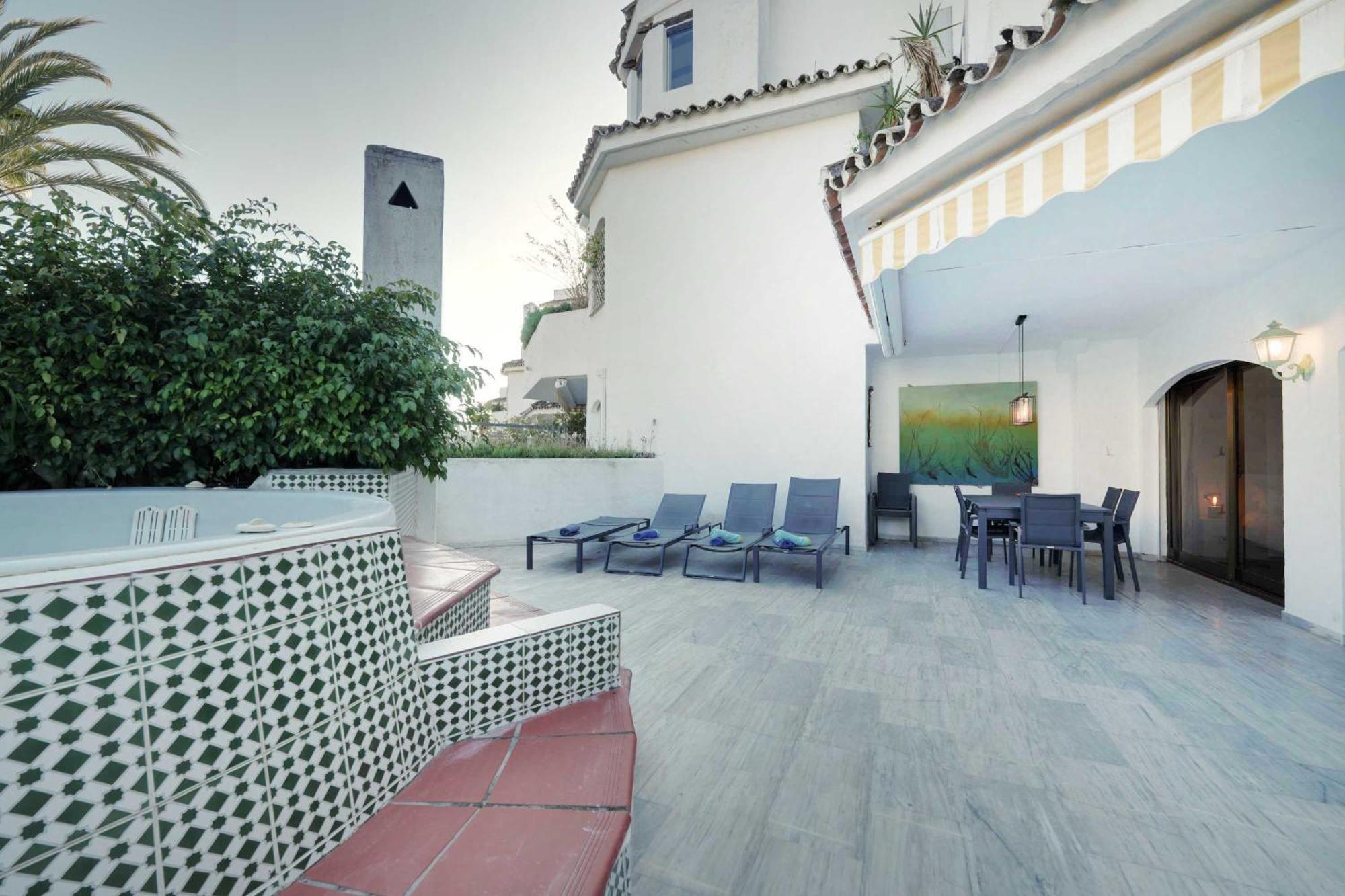 Apartment 2033 Modern 3 Bed Large Terrace With Sun Loungers Marbella