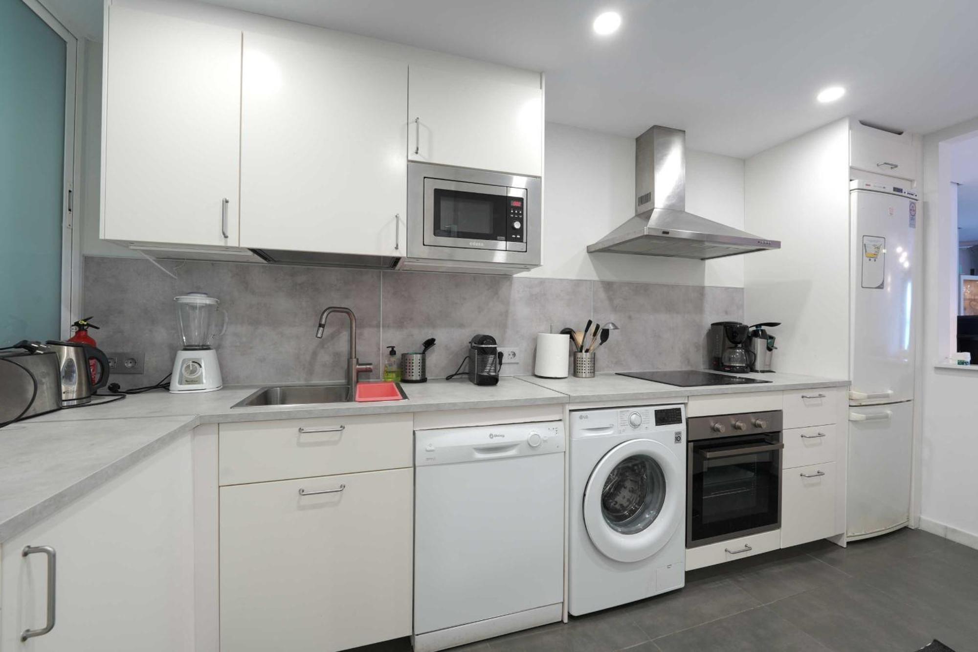 2033 Modern 3 Bed Large Terrace With Sun Loungers Marbella
