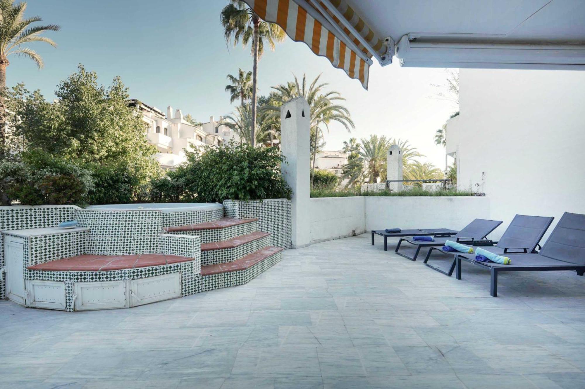 Apartment 2033 Modern 3 Bed Large Terrace With Sun Loungers Marbella