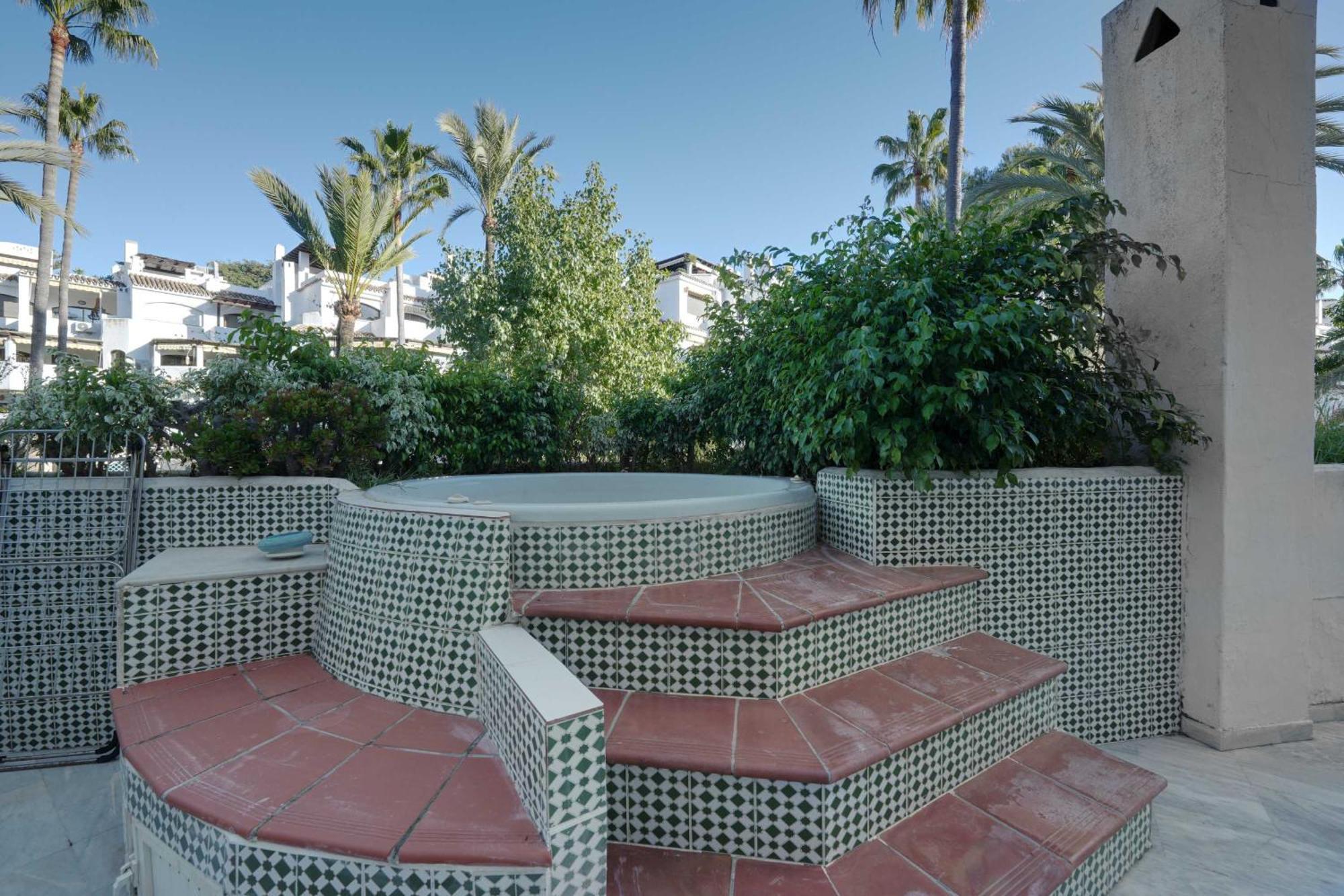2033 Modern 3 Bed Large Terrace With Sun Loungers Marbella