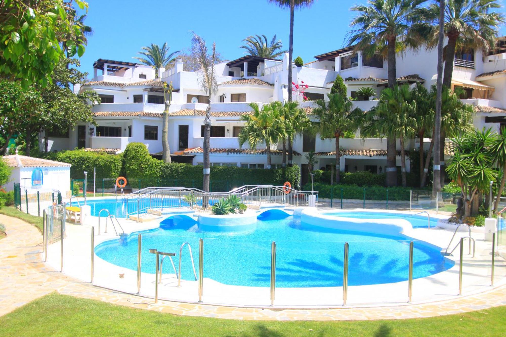 2033 Modern 3 Bed Large Terrace With Sun Loungers * Marbella